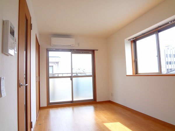 Living and room. The same type room photo