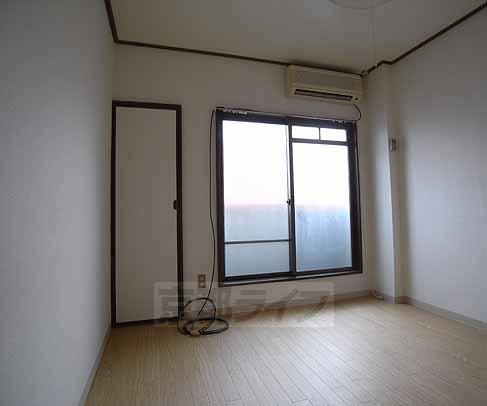 Living and room. Per day is good on the south-facing.