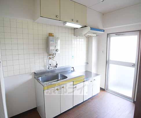 Kitchen. It is a large kitchen ・