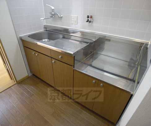 Kitchen. Put the two-burner stove.