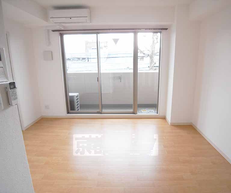 Living and room. Large windows is impressive.