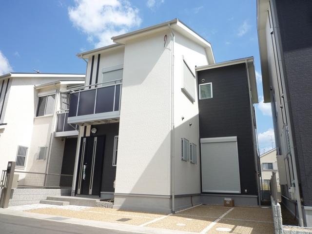 Same specifications photos (appearance). Same specifications photos (appearance) parking two possible, First floor second floor shutters with shutter