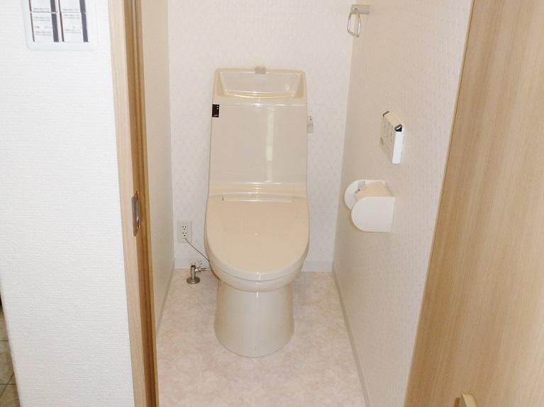 Other Equipment. Large cleaning 5L, "Super water-saving toilet ECO5" of small cleaning 3.8L. By reducing the amount of water in the high frequency of use small cleaning, Achieve a water saving of about 69%. Bathing 1 cups or more in two days (280L) you can save. Also, If water rates, Year also about 13800 yen deals. Is a budget toilet bowl in ecology (calculate the bath 1 filled with 180L). Our construction cases