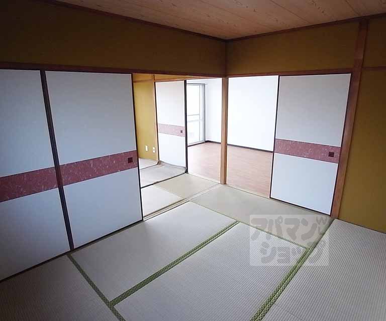 Living and room. Wide space.