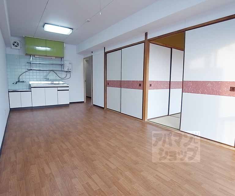 Kitchen. table, Sofa is also likely to be installed!