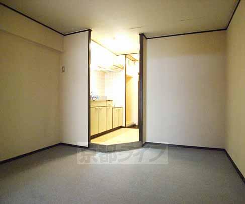 Living and room. Over the kitchen from the dining.