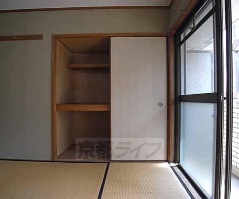 Receipt. Upper closet also a convenient.