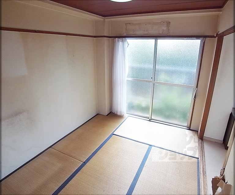 Living and room. Is a Japanese-style room of calm atmosphere.