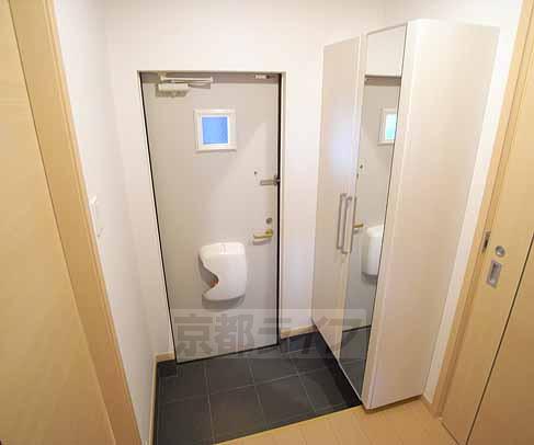 Entrance. It comes with a shoe box next to