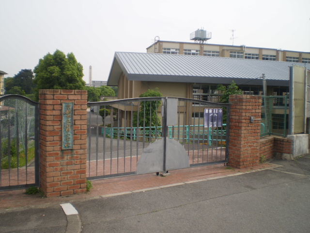 Primary school. Kyoto Tachiishida to elementary school (elementary school) 737m