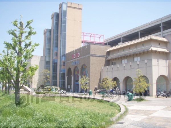 Supermarket. Kintetsu Department Store MOMO Momoyama store up to (super) 2440m