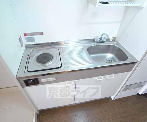 Kitchen. Take cooking space