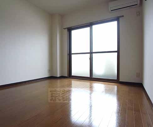 Living and room. Floor and refreshing