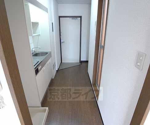 Other room space. Spacious hallway