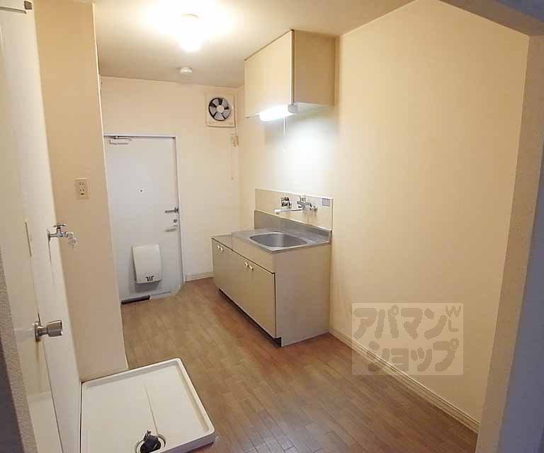 Kitchen. Kitchen space.