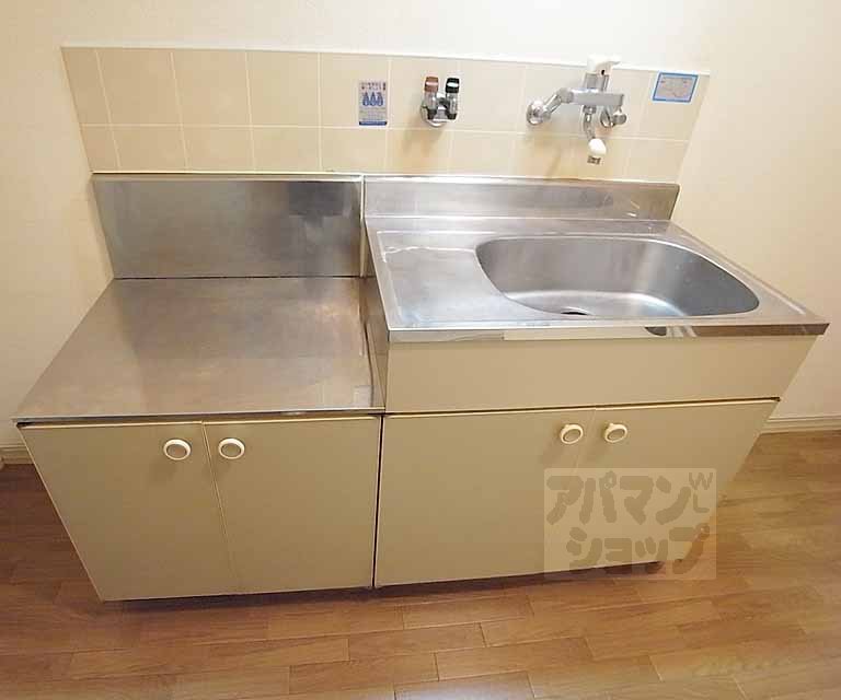 Kitchen. Two-burner stove can be installed!