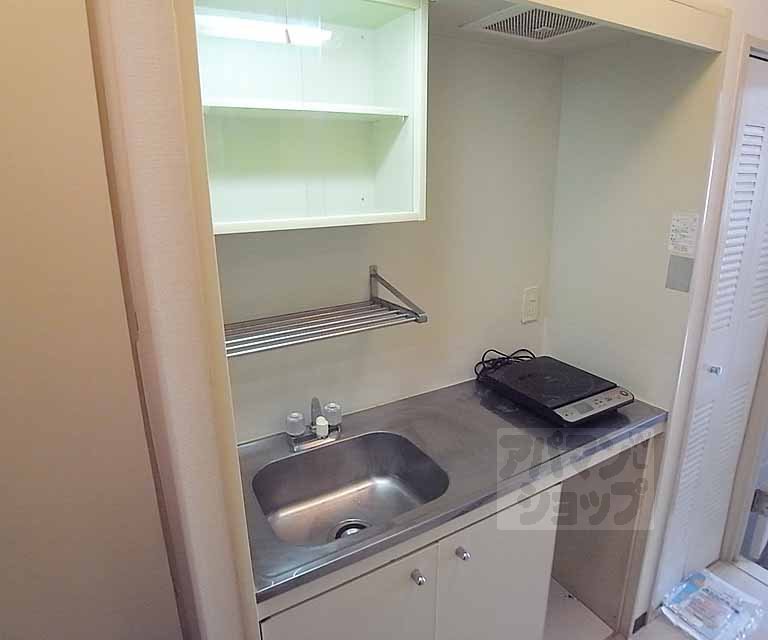 Kitchen. IH such as electric cooker can be installed.