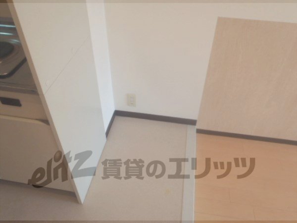 Other room space. Refrigerator yard