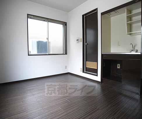 Living and room. A feeling of opening studio!