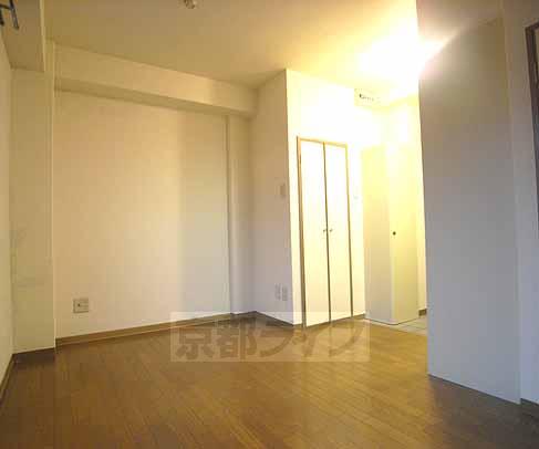 Living and room. The rooms are studio.