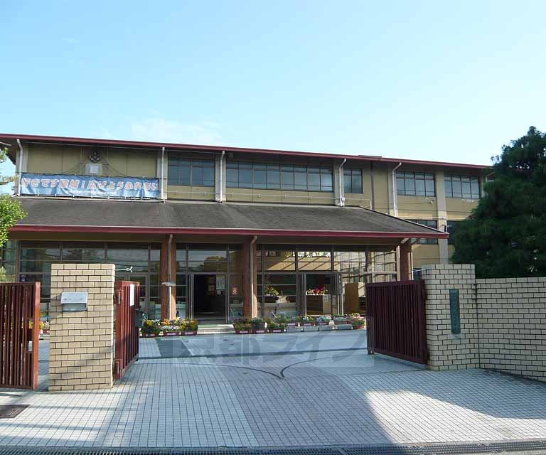 Primary school. Fujishiro up to elementary school (elementary school) 701m