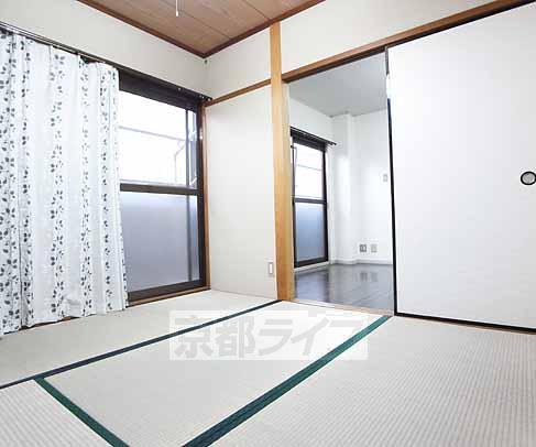 Living and room. Is a Japanese-style room.