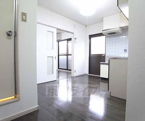 Living and room. Bright and wide DK.