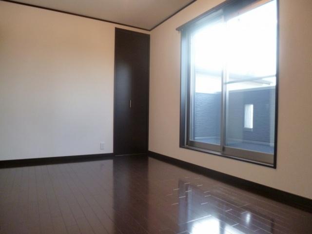 Non-living room. Second floor 6 Pledge