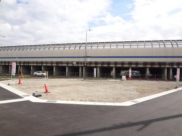 Local photos, including front road. 9 ~ No. 12 place