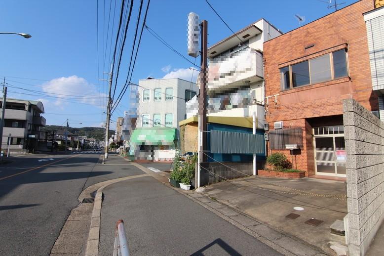 Local photos, including front road. Local streets photo