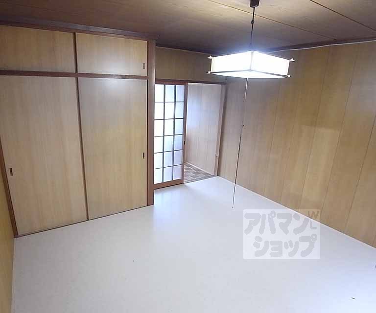 Living and room. 7.2 Pledge Western-style.