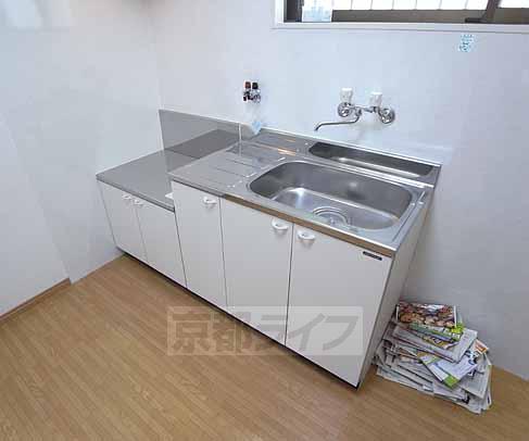 Kitchen. Put a two-burner stove ・