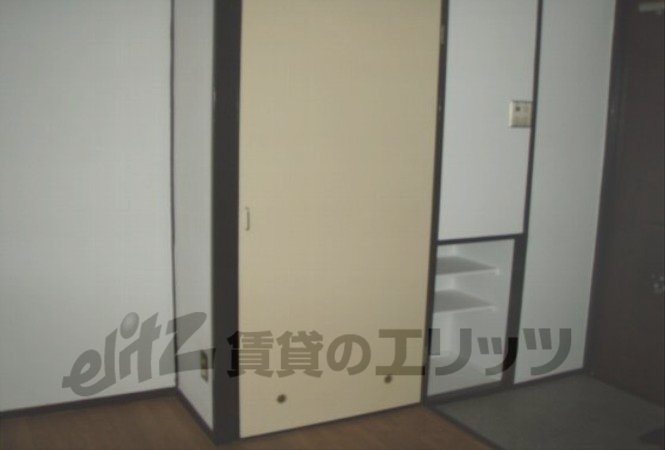 Other room space. Corridor