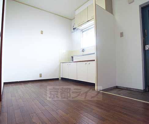 Living and room. Beautiful dining kitchen.