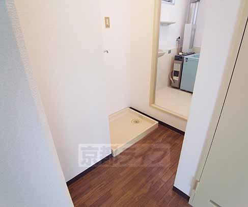 Other room space. Is a dressing room.