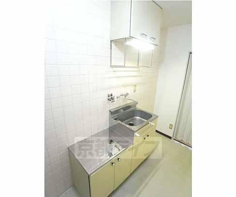 Kitchen. Two-burner stove installation Allowed