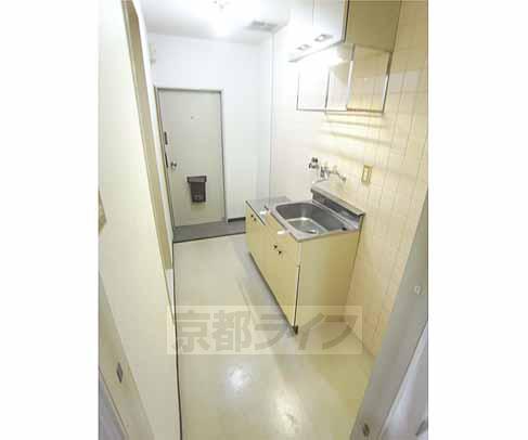 Other room space. Refrigerator storage is also wide