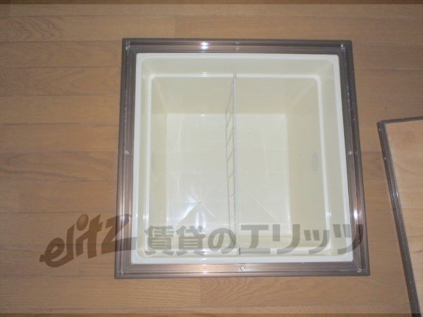 Other Equipment. Underfloor Storage