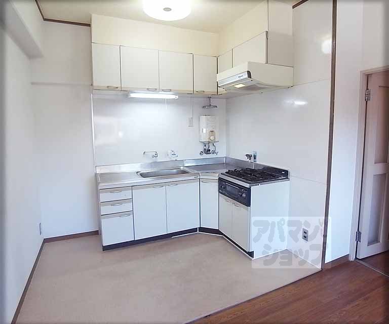 Kitchen. Kitchen space.