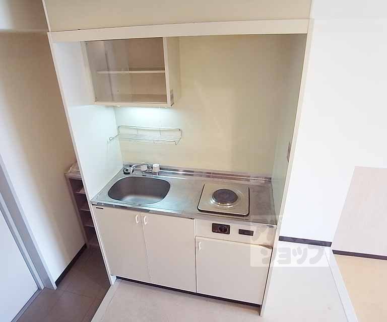 Kitchen. Kitchen space.