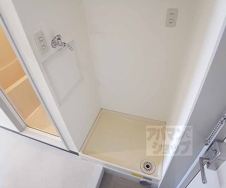 Other room space. It is the Laundry Area.