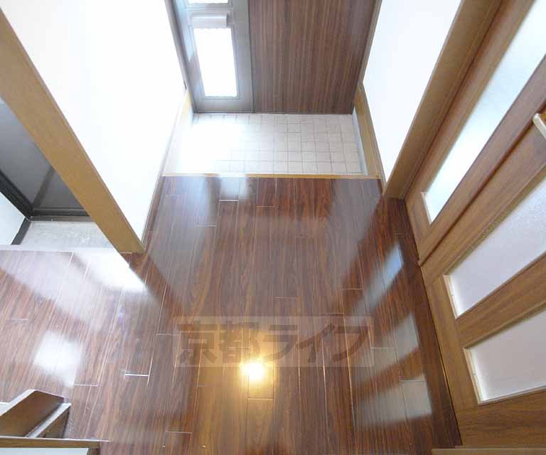 Entrance. It is the entrance space.