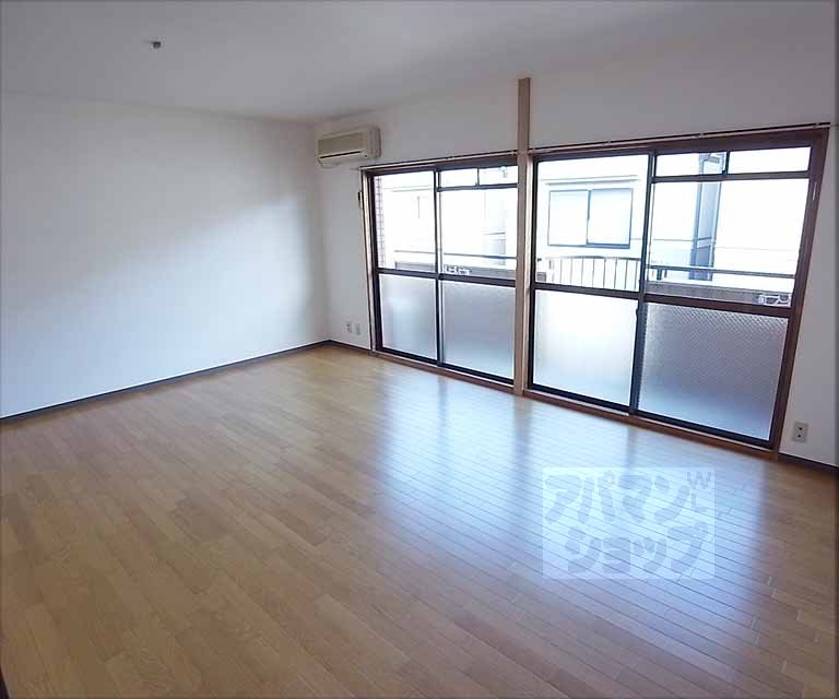 Living and room. 12 Pledge spacious makeover to Western-style!