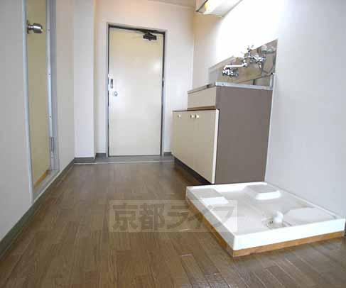 Living and room. Entrance around has become widely.