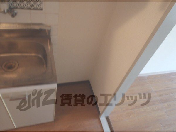 Other room space. Refrigerator yard