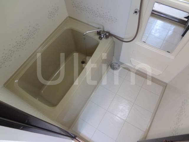 Bath. Bathing with cleanliness