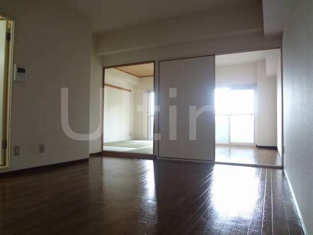 Living and room. Living is Yes taking to spread.