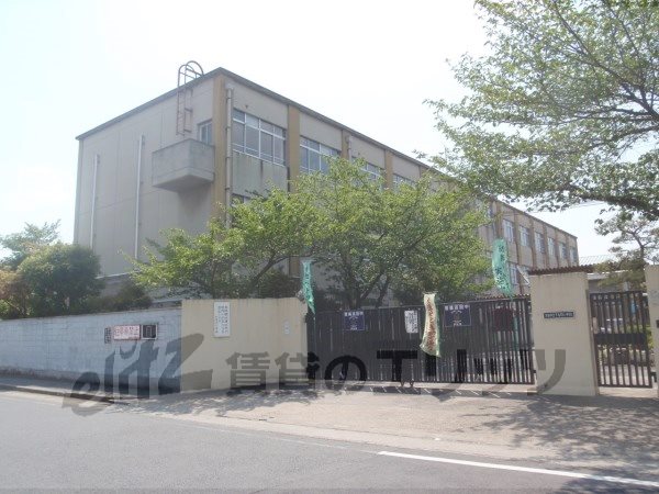 Primary school. 950m to the bottom Toba elementary school (elementary school)