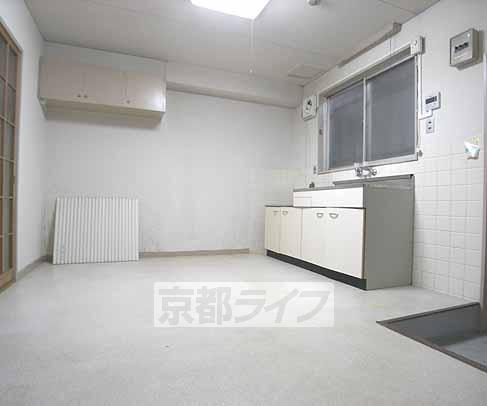 Living and room. Pure white dining.