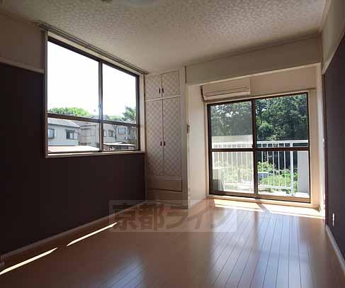 Living and room. Because there is a window next to, Lighting and ventilation is perfect.